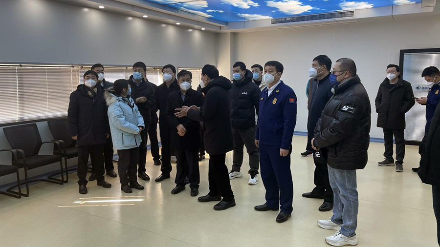 市委常委、常務(wù)副市長楊新忠一行來我公司檢查春節(jié)期間安全生產(chǎn)工作